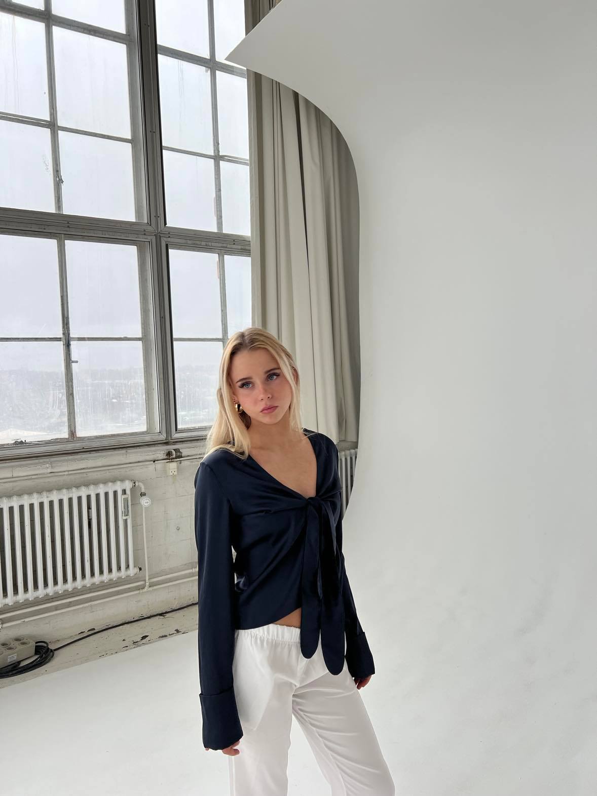 Freja satin blouse - Navy