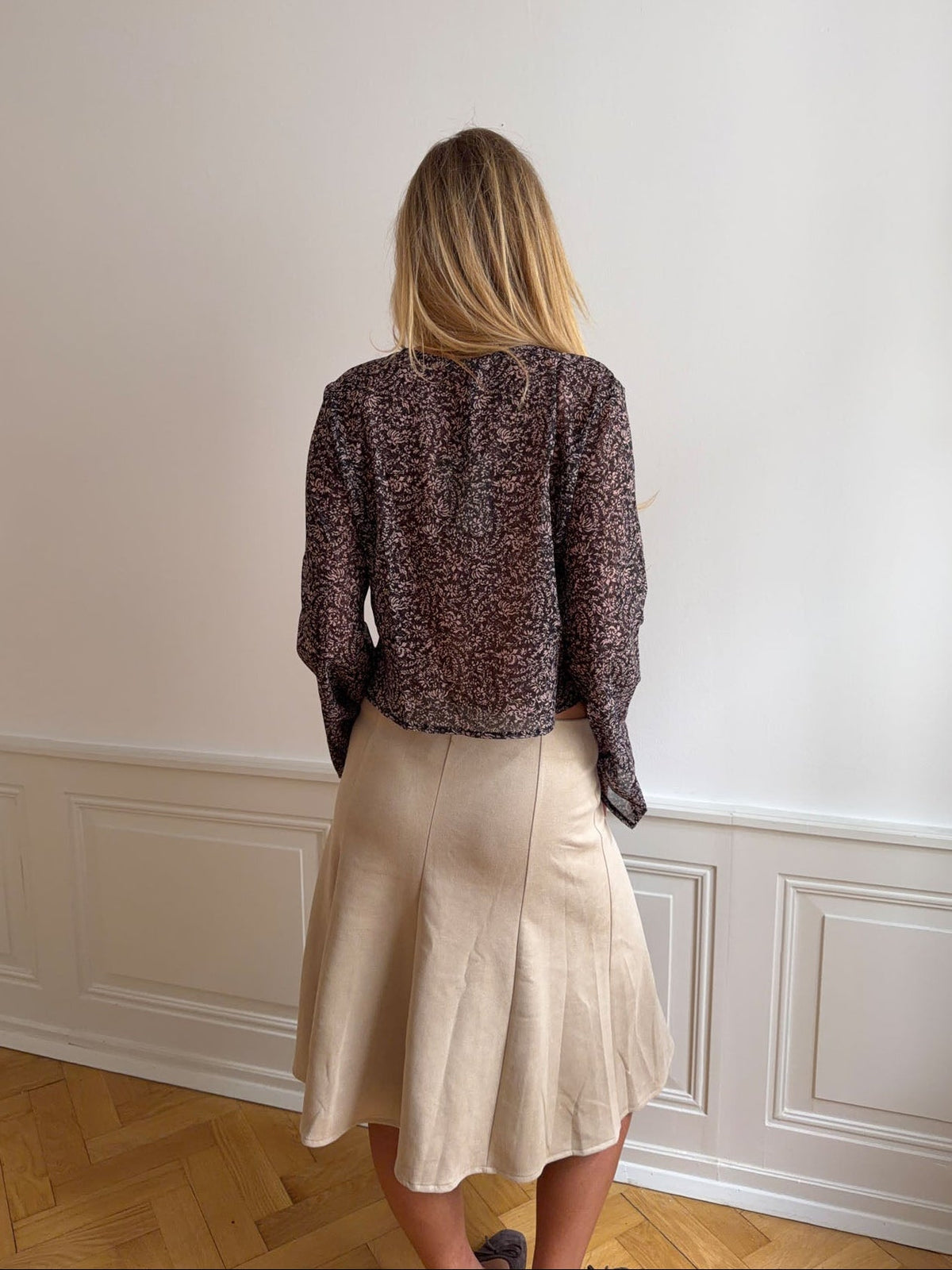 Kara blouse with tie detail – Brown